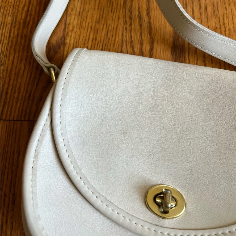 ⚪️COACH: White vintage Legacy flap purse, crossbody w/metal turn lock, preowned